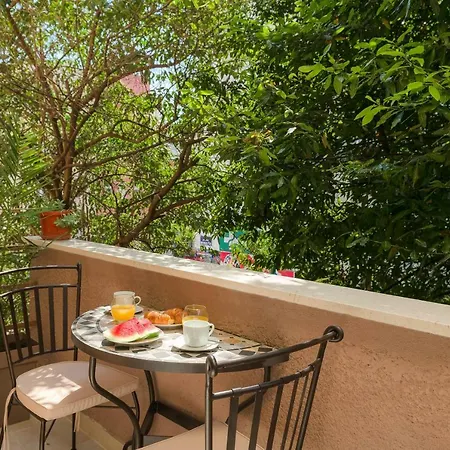 Lyra Apartment Split