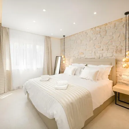 Lyra Apartment *