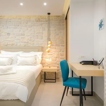 Lyra Apartment Split