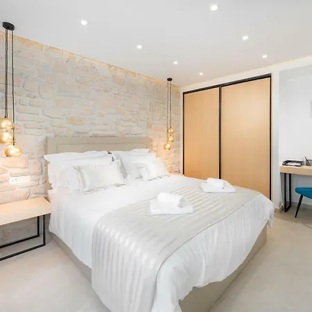 Lyra Apartment